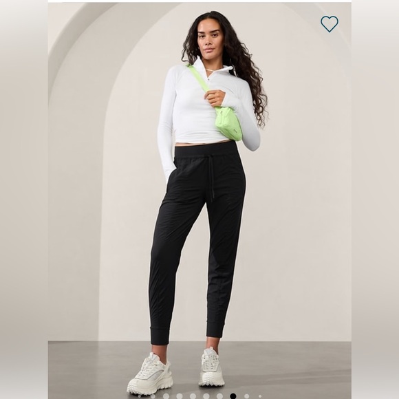 Athleta Attitude Mid Rise Jogger Pant // Black #988416 - Picture 1 of 16